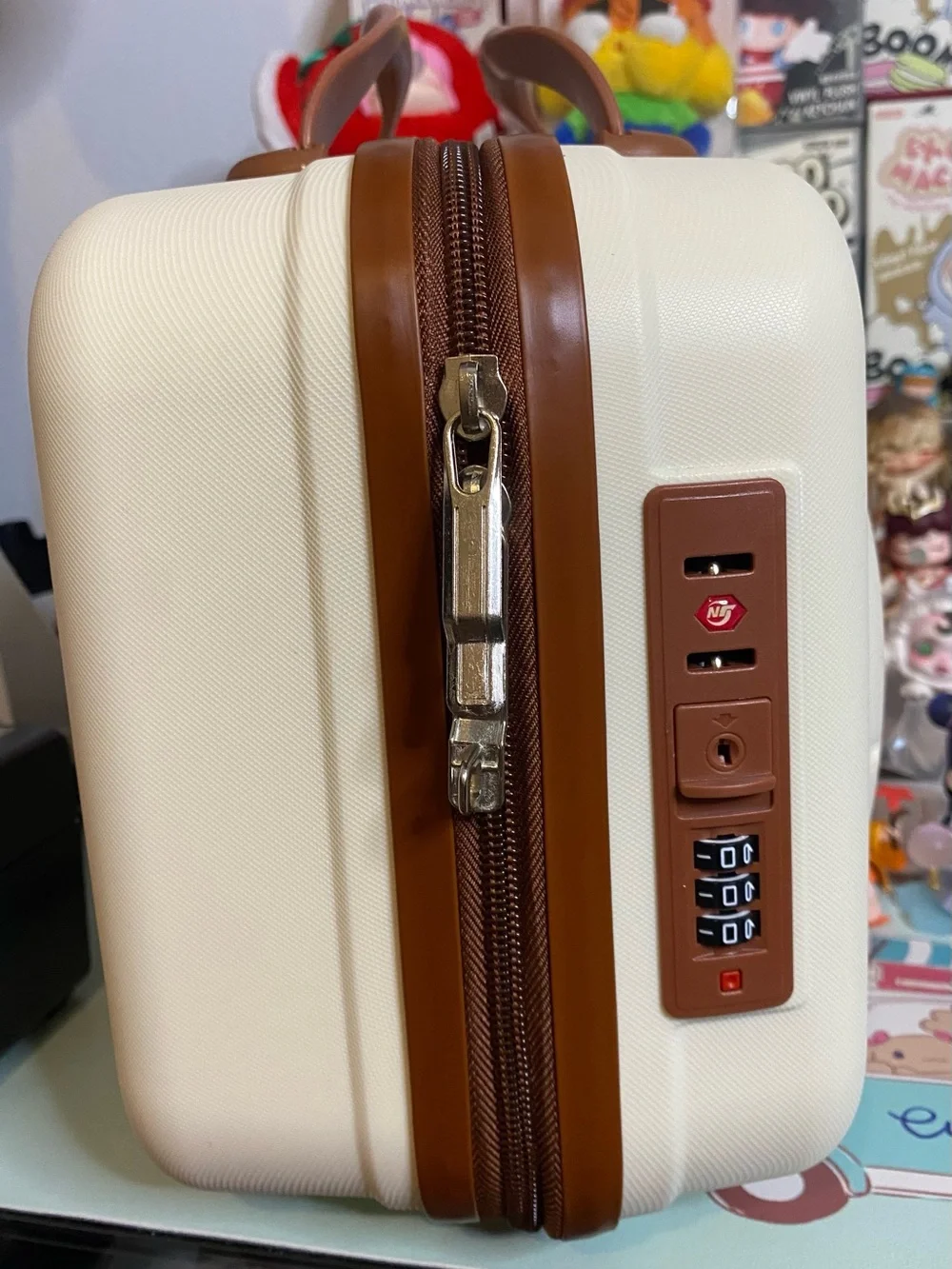 Cream Hello Kitty Carry Case with Brown Handle